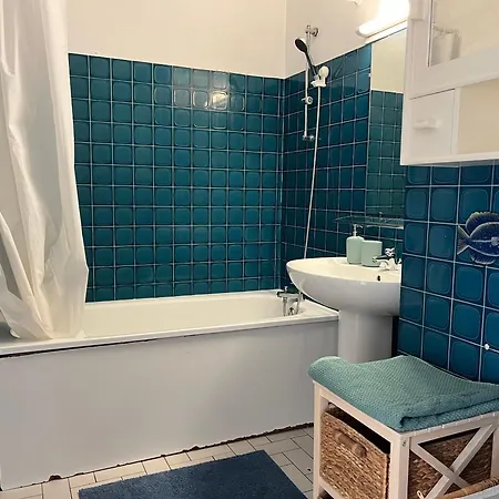 Sur Erdre Et Salle De Bain Homestay *